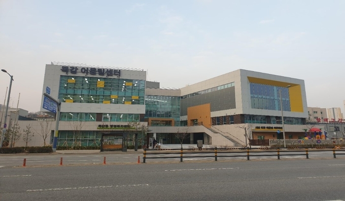 제로에너지건축물 본인증을 취득한 시흥 목감 어울림센터. (사진=시흥시 제공)