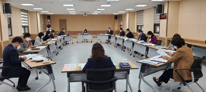 간부직원을 대상으로 행동강령 연수가 진행되고 있다. (사진=성남교육지원청 제공)