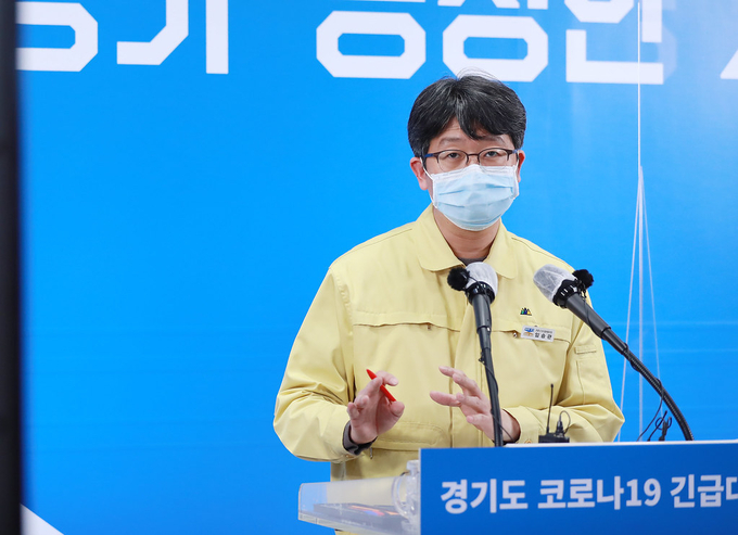 30일 오후 경기도청 구관2층 브리핑룸에서 임승관 코로나19 긴급대응단 단장이 온라인 브리핑 방식으로 코로나19 긴급대응단 정례브리핑을 하고있다. (사진= 경기도 제공)