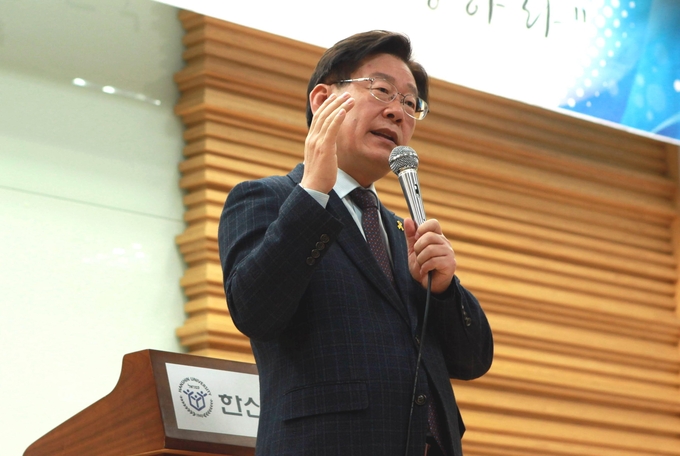 제27회 한신상 수상자인 이재명 경기도지사. 사진은 한신대에서 개최된 밀레니엄 특강 모습(사진=한신대학교 제공)