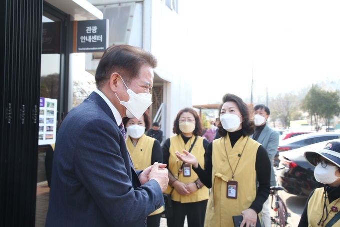 안양 예술공원에 종합 안내센터가 설치 운영되고 있다.