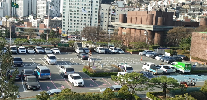 광명시가 시청을 방문하는 민원인들의 주차 편의를 위해 '민원인 전용 주차구역'을 마련해 운영한다. (사진=광명시 제공)