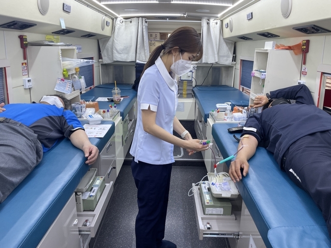 한국철도 수도권광역본부가 ‘생명나눔! 사랑의 헌혈 행사’를 진행하고 있다.