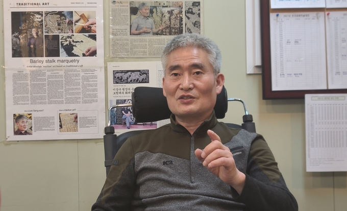 이상수 맥간공예연구원장이 앞으로 활동할 수 있는 날까지 해외에 맥간공예를 널리 알리고 싶다고 전했다. (사진=신연경 기자)