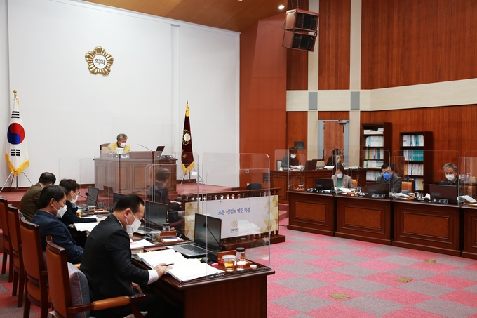 군포시의회가 2021년년도 예산결산 특별 위원회를 개최하고 있다.