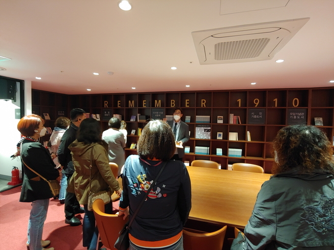 자유총연맹 남양주시지회가 지난 6일 최근 개관한 이석영광장 및 역사체험관 REMEMBER 1910을 탐방하며 독립운동을 위해 헌신한 이석영 선생 6형제를 기억하는 시간을 가졌다.(사진=남양주시 제공)