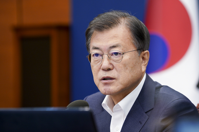 문재인 대통령이 4월 5일 청와대에서 열린 수석·보좌관 회의에서 발언하고 있다. (사진= 연합뉴스) 