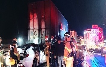 8일 새벽 경기 의정부시 구리포천고속도로 축석령 터널 근처에서 4중 추돌 사고가 발생했다. (사진=연합뉴스 제공)