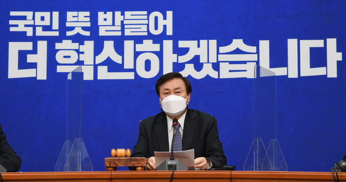더불어민주당 도종환 비상대책위원장이 9일 서울 여의도 국회에서 열린 첫 비상대책위원회의에서 발언하고 있다. (사진= 연합뉴스) 
