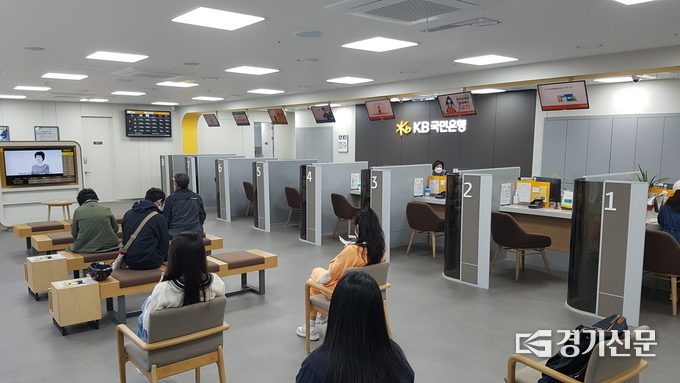 코로나19 경제 한파로 인한 가계 대출 규모가 지난해 기준 약 172조원 가량 증가한 것으로 나타났다. (사진=현지용 기자)