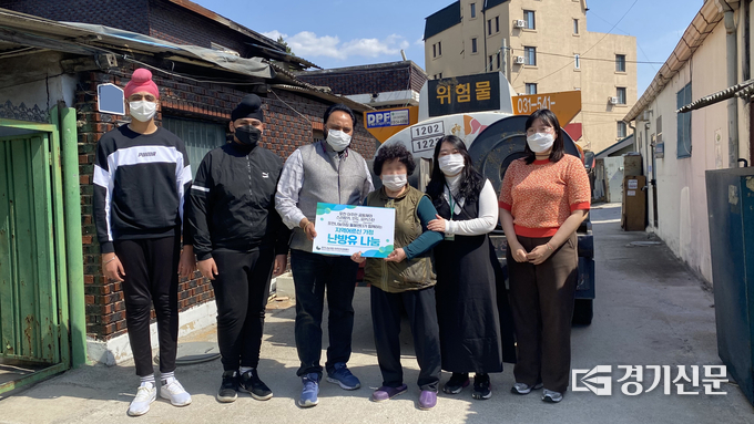 포천의 이주민 공동체 대표들이 지역 어르신들에게 난방유 나눔을 실시했다. (사진=포천나눔의 집 제공)
