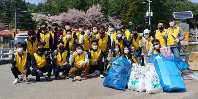 남양주도시공사는 지난 10일 직원들과 청소년수련관의 학생들이 함께 와부의 월문천과 오남의 팔현천 일대에서 ‘남양주를 쓰담쓰담 하기 위한’쓰담달리기를 진행했다(사진=남양주도시공사 제공)