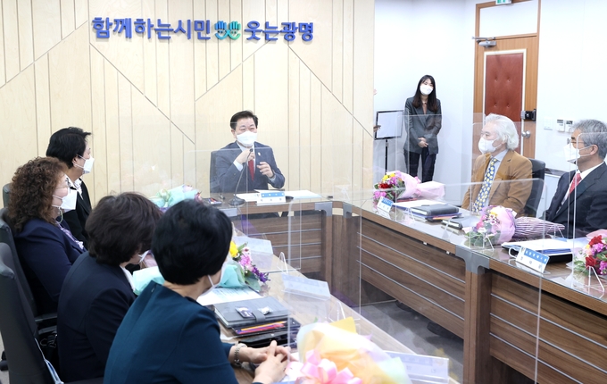 광명시가 시청 영상회의실에서 시민 12명을 일일명예시장으로 위촉했다. (사진=광명시 제공)