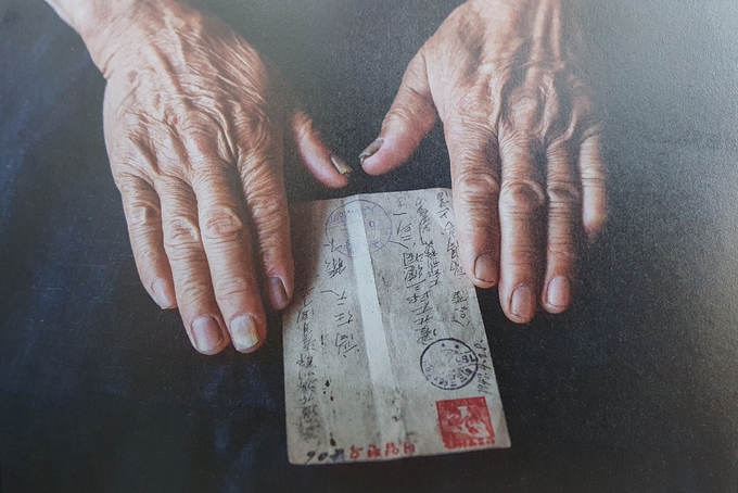 제주4.3 희생자인 형님이 형무소에 있을 때 식구들의 안부를 물으며 보내온 엽서란다. (사진=‘기억의 목소리’ 본문 중 고현주 작가 작품) 