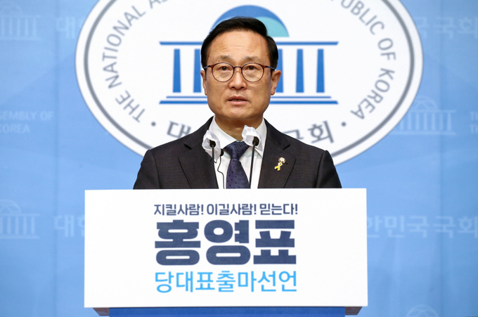 더불어민주당 홍영표 의원이 14일 국회 소통관에서 당대표 출마 선언 기자회견을 하고 있다. (사진= 연합뉴스) 