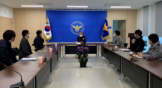 남양주북부경찰서는 최근 사회적 이슈인 아동학대 재발 방지 및 피해자 보호 방안을 공유하기 위해 14일 남양주시청 아동보호팀, 아동보호전문기관이 참석한 가운데 아동학대 예방을 위한 협의회를 개최했다.(사진=남양주북부경찰서 제공)