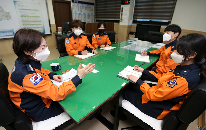 시흥소방서가 상호 배려와 존중의 직장 문화 조성을 위해 ‘슬기로운 직장생활 종합대책’을 마련했다. (사진=시흥소방서 제공)