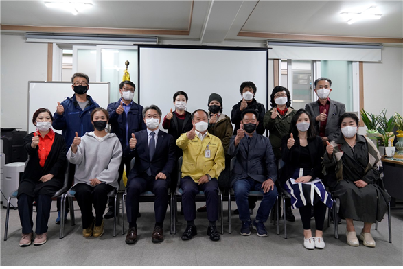 양수리전통시장상인회에서 열린 '배달특급 배달기반 시스템 구축사업 성과 보고회' (사진 = 경기도 제공)