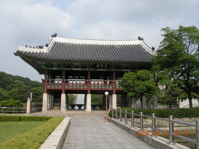 분당중앙공원의 돌마각. (사진=성남학연구소 제공)