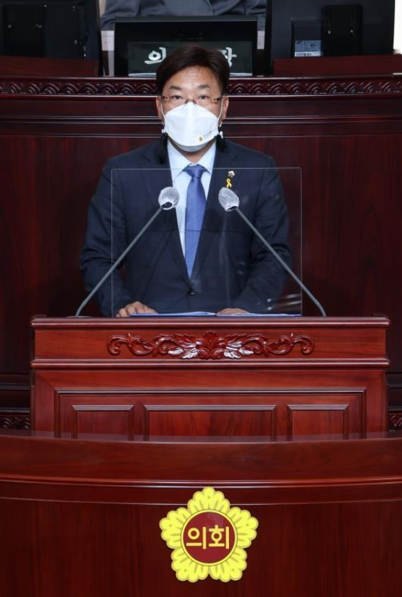 지난 15일 제351회 임시회 제3차 본회의서 5분자유발언하는 최만식 의원의 모습 (사진=경기도의회 제공)