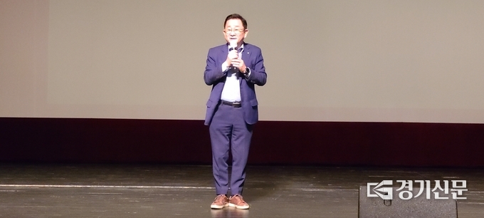 코미디언 이홍렬 씨가 '즐거운 인생'이라는 제목으로 강연을 하고 있다. (사진=문석완 기자)