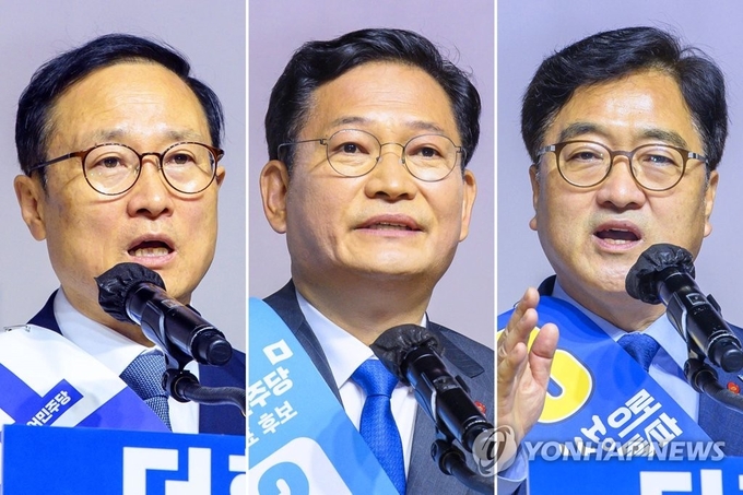 20일 오전 광주 서구 치평동 김대중컨벤션센터에서 열린 더불어민주당 당대표 후보 광주·전남·제주 합동연설회에서 홍영표(왼쪽부터)·송영길·우원식 후보가 정견을 밝히고 있다. (사진=연합뉴스 제공)