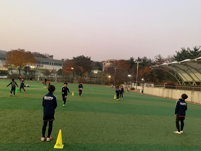 의왕 G-스포츠클럽 U-12 축구 선수들이 훈련하는 모습 (사진=의왕 G-스포츠클럽 U-12 축구 제공)