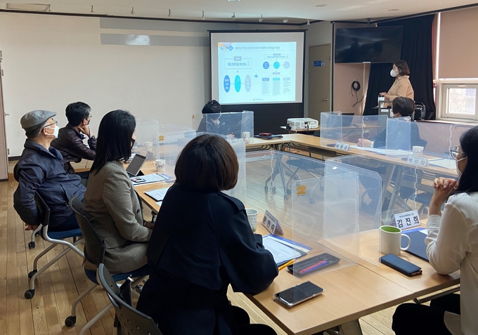 안양시석수청소년문화의집 방과후아카데미가 2021년 상반기 지원협의회를 개최하고 있다. 