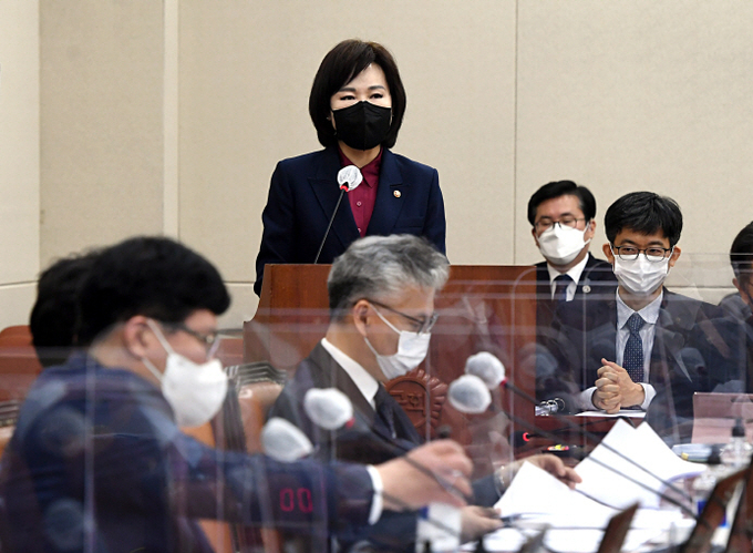 전현희 국민권익위원장이 22일 서울 여의도 국회에서 열린 정무위원회 전체회의에서 공직자의 이해충돌 방지법안이 통과된 후 인사말을 하고 있다. (사진=연합뉴스) 