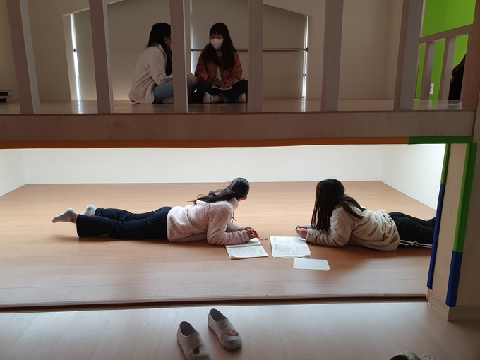 공간 혁신 사업이 끝난 군포 둔대초등학교 3층 교실. (사진=군포 둔대초등학교 제공) 