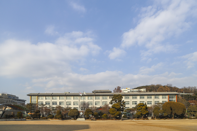 민족의 정기를 바로 세우고자 해방 후 다시 태어난 현재의 매산초등학교 모습. (사진=수원시 제공)