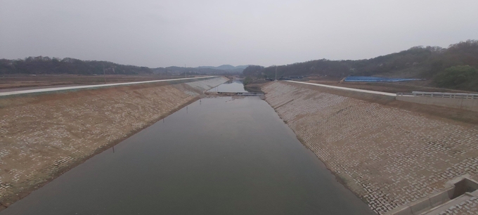 침수 위험으로부터 벗어나 말끔하게 정리된 파주 수내천. (사진=파주시 제공)
