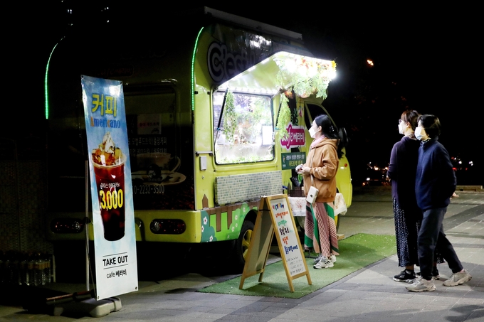 안양천햇무리광장 푸드트럭. (사진=광명시 제공)