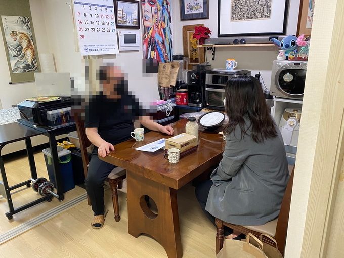 구리시 갈매동 행정복지센터에서는 지난 3월부터 갈매동 관내 복지대상자 900여 세대를 대상으로 전수조사를 진행하고 있다. (사진=구리시 제공)