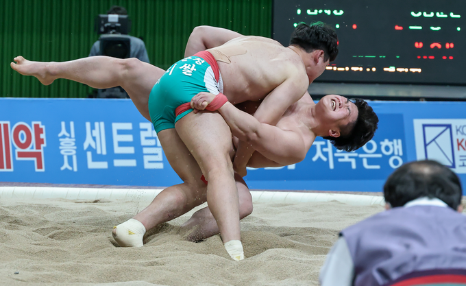 수원시청 김민우가 오창록과의 한라장사 결정전서 1-3으로 패하며 한라장사 등극에 실패했다. (사진=대한씨름협회 제공)
