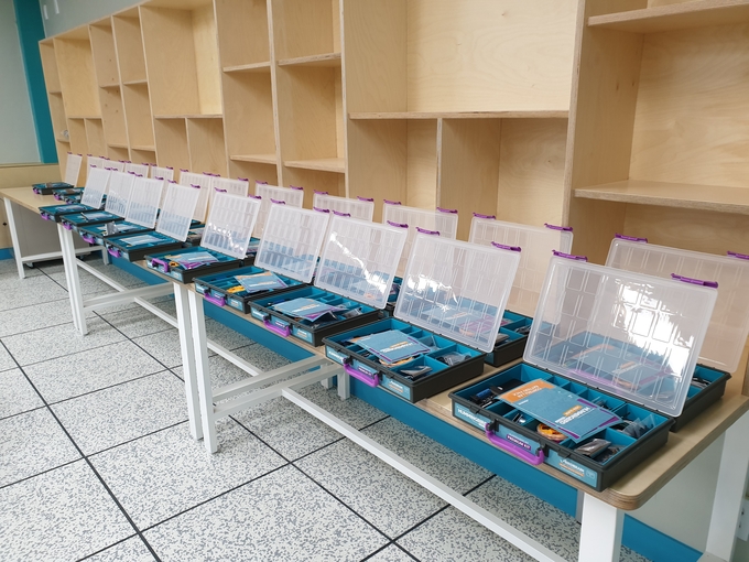 성남 상탑초등학교 5층에 마련된 예술, 표현 창작이 있는 디자인 센터, 배움실에 있는 기자재. (사진=상탑초등학교 제공)