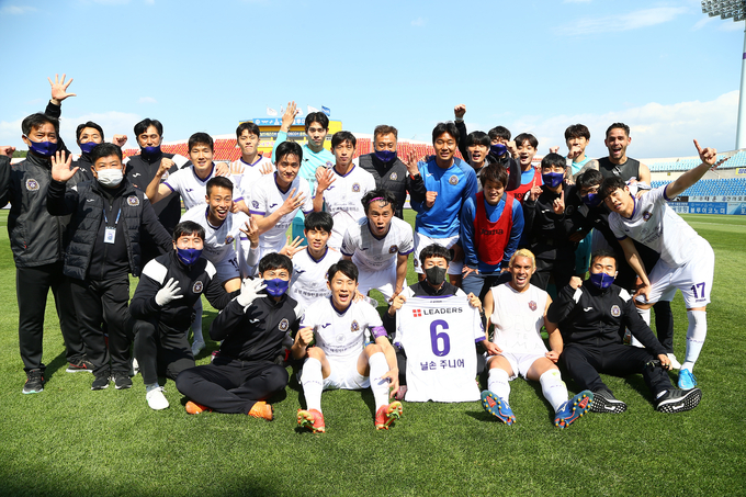 FC안양이 부천FC1995를 상대로 리그 5연승과 K리그 2 100승 도전에 나선다. (사진=FC안양 제공)