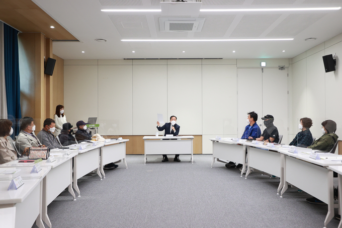 남양주시가 에코폴리스 공공근로 참여자와 환경 교육 및 소통 간담회를 실시하고 제2기 에코폴리스 출격을 알렸다.(사진=남양주시 제공)