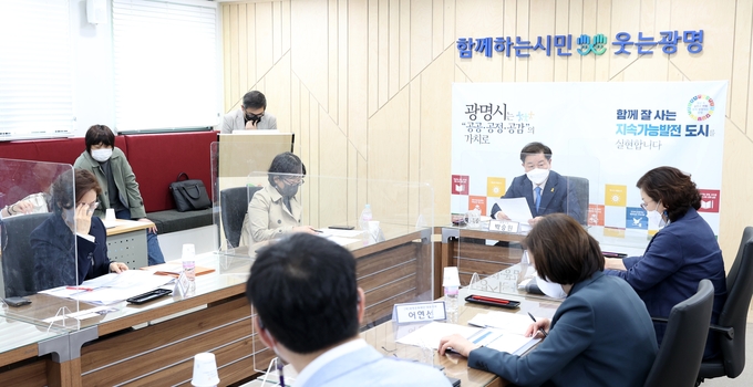 박승원 광명시장이 중장기 문화비전 및 실행방안 연구 용역 착수보고회를 개최하고 있다. (사진=광명시 제공)
