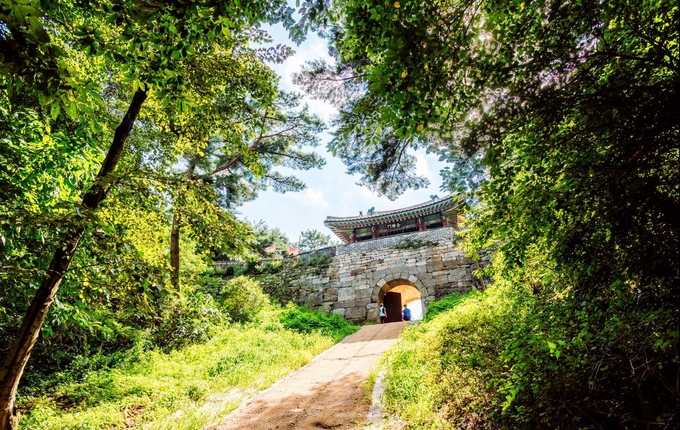 남한산성 옛 길 (사진 = 경기도 제공)