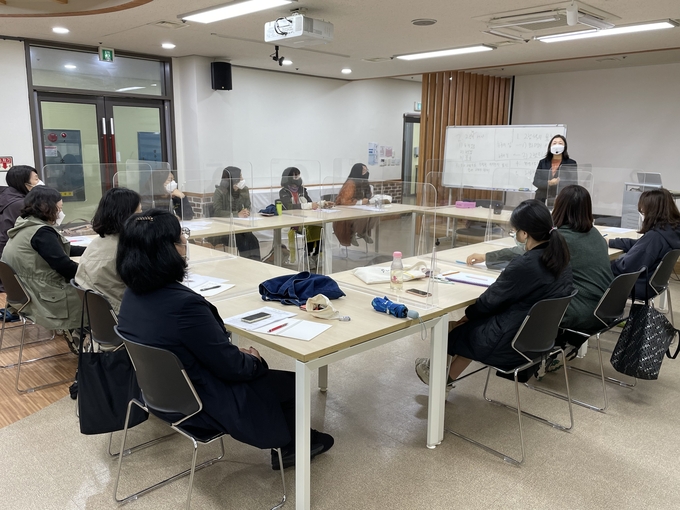 군포 문화재단 그림책학교 입문반 매주월요일 마다 7월까지 운영한다.