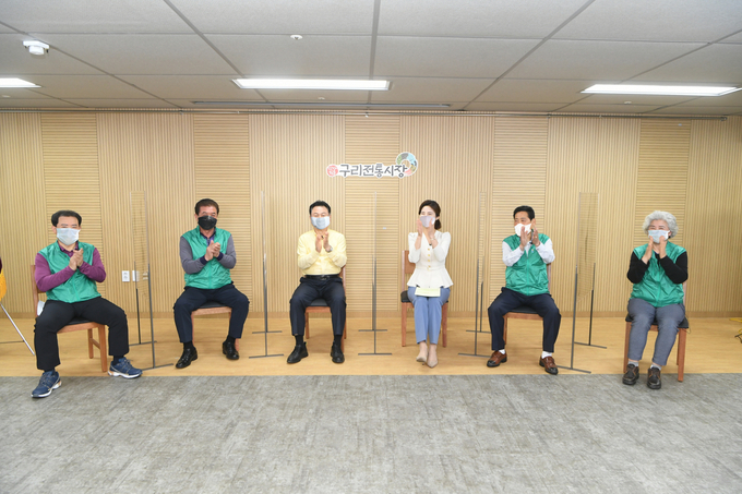 안승남 구리시장이 지난 5일 시민 토크콘서트 ‘삼삼한 구리 톡’ 을 진행하고 있다. (사진=구리시 제공)