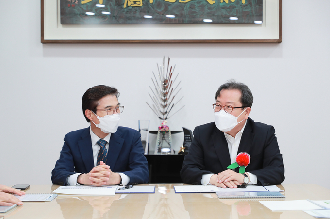 남양주시는 10일 시장 집무실에서 삼육대학교(총장 김일목)와 동양하루살이 예찰 및 방제 시스템 개발을 위한 업무 협약을 체결했다.(사진=남양주시 제공)