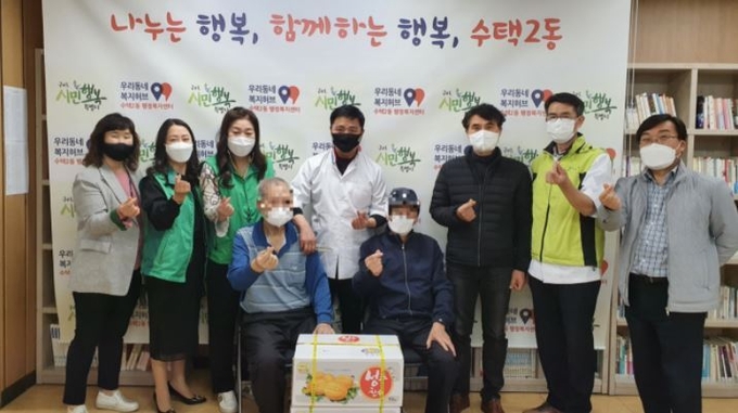 구리시 새마을회와 NH농협 구리시지부는 지난 10일 효도 행사를 진행했다.(사진=구리시 제공)