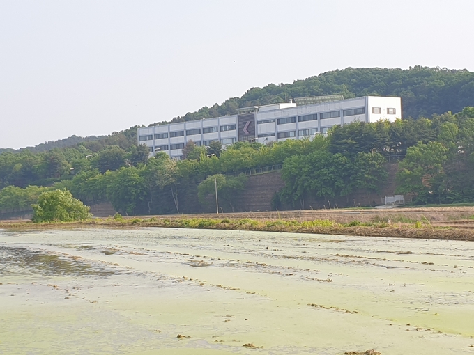 마스턴투자운용이 대규모 물류창고 조성 추진을 밝힌 금호전기 용인공장의 모습 (사진=신경철 기자)