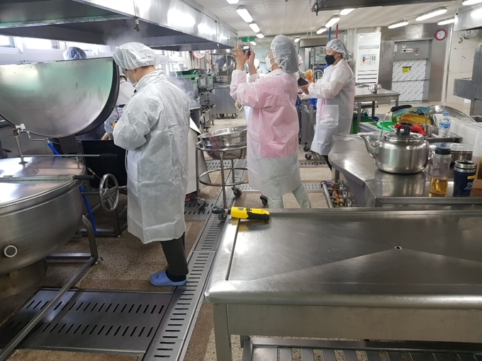 경기도교육청이 17일 학교 급식시설·설비 등을 전수 점검했다. (사진=경기도교육청 제공)