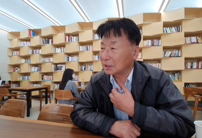 최홍규 역사학자는 독자들에게 역사를 바로 알아 지금 시대를 잘 이끌어갈 수 있기를 바란다는 말을 전했다. (사진=강경묵 기자)