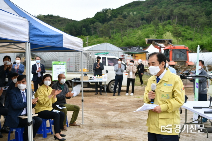 박윤국 포천시장이 시연회 참석자들에게 인사하고 있다. (사진=포천시 제공)