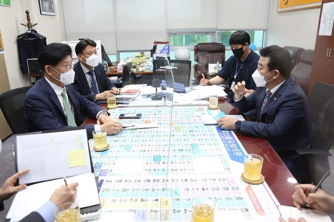 박정 경기도당 위원장 등이 20일 노형욱 국토교통부 장관을 만나 원안 이행을 촉구했다. (사진 = 박정 의원 페이스북)
