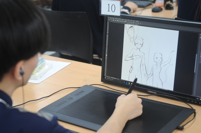 그림을 그리고 있는 미디어콘텐츠디자인과 학생. (사진=세경고 제공)